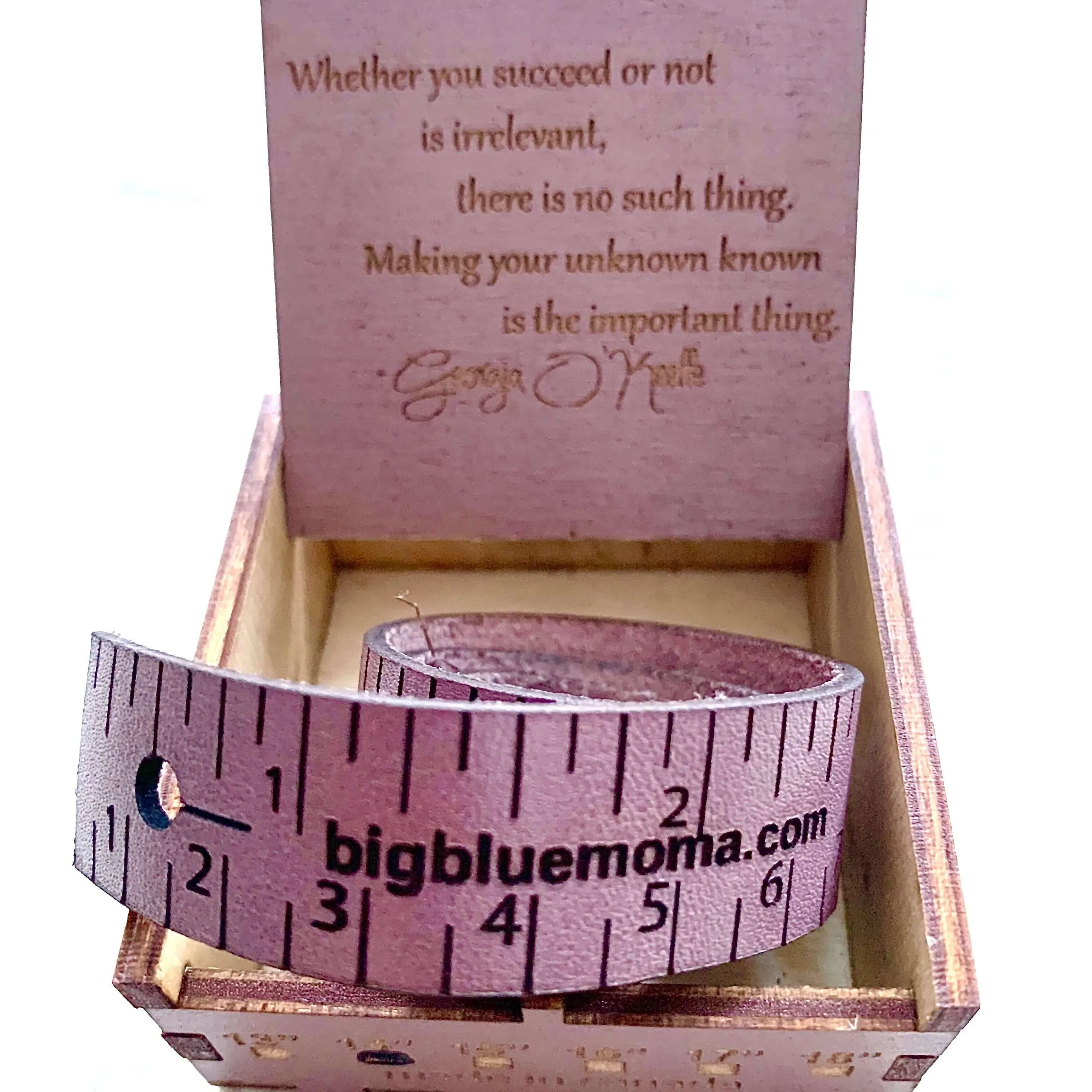 BIG BLUE MOMA - Tape measure bracelet