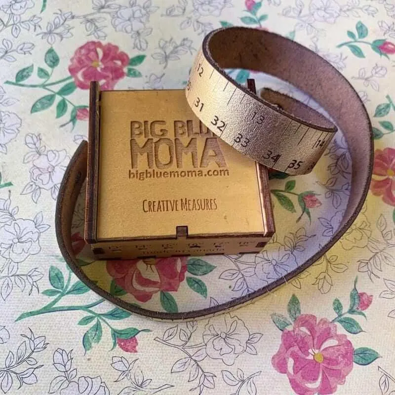 BIG BLUE MOMA - Tape measure bracelet