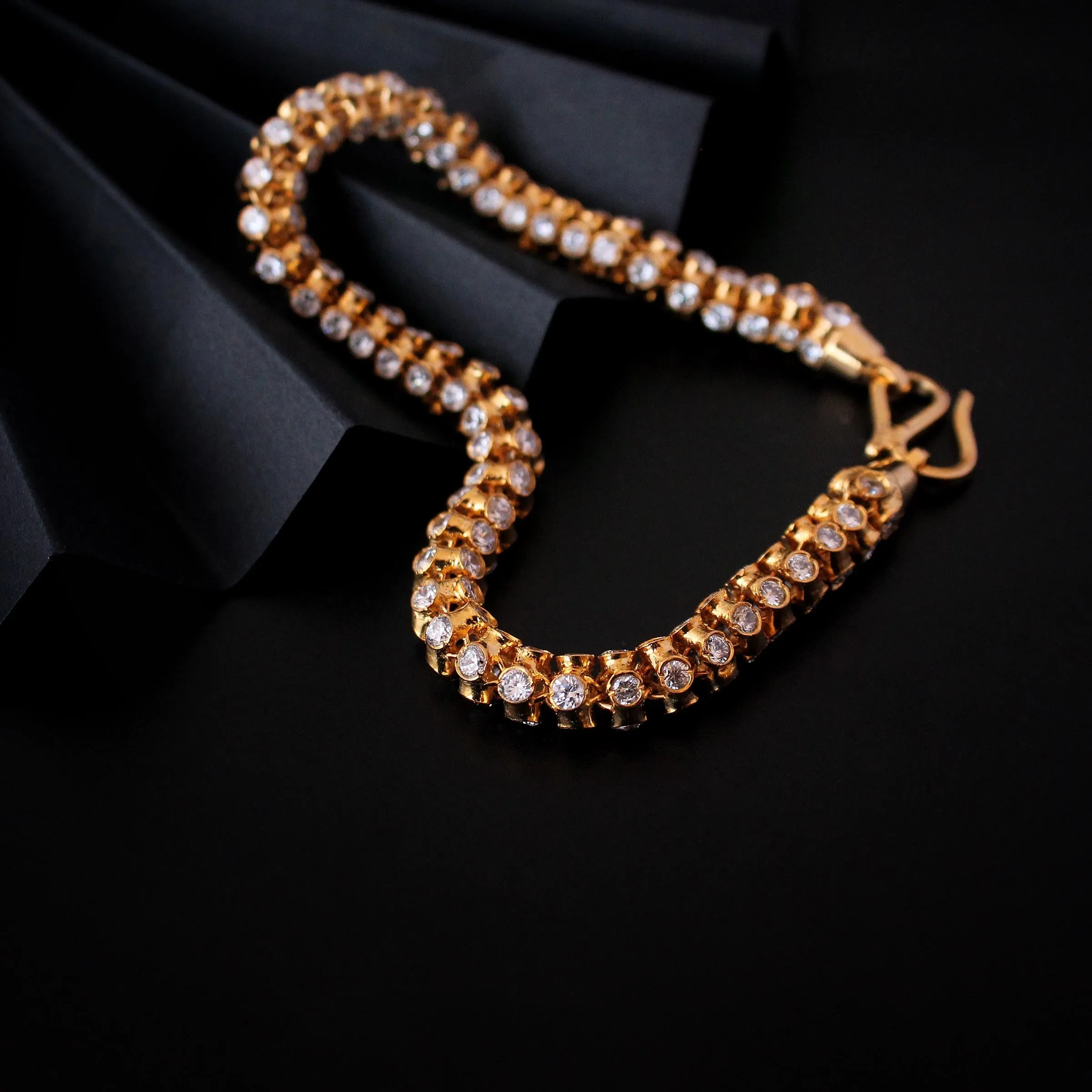Bracelet in zircons